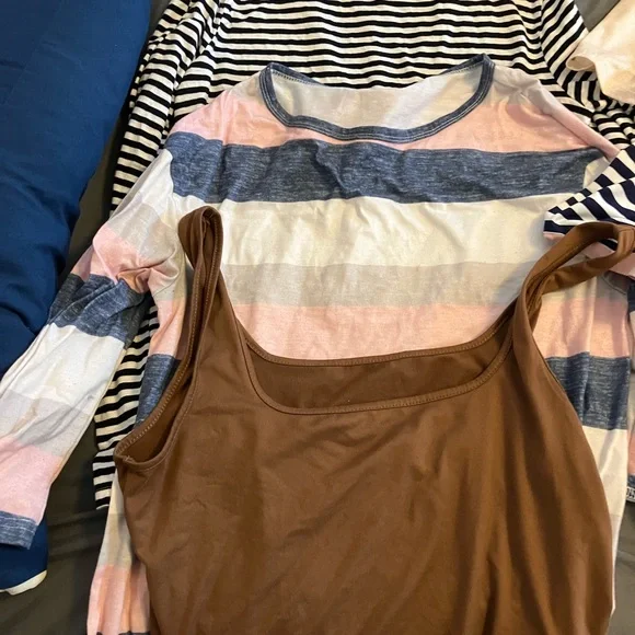 5 maternity tops - Picture 2 of 3